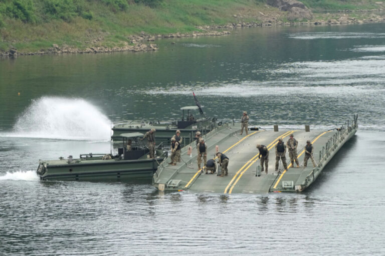 U.S. Army soldiers try to dismantle a floating bridge during a training exercise on a river in Yeoncheon, South Korea, near the border with North Korea, Thursday, Aug. 20, 2026. (AP Photo/Ahn Young-joon)